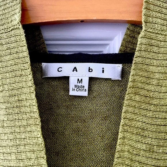 CAbi Green Knit Button Front Long Sleeve Cardigan w/Hood & Tulip Hem M (Women’s) - Picture 4 of 10